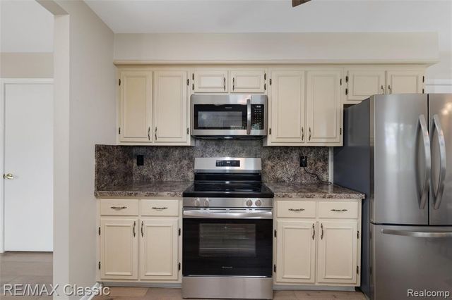804 Bonita Drive, White Lake, MI 48383