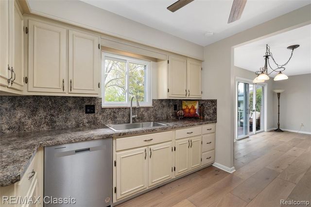 804 Bonita Drive, White Lake, MI 48383
