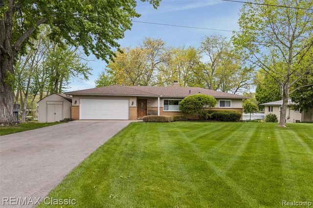 804 Bonita Drive, White Lake, MI 48383