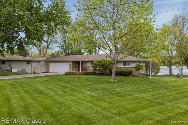 804 Bonita Drive, White Lake, MI 48383