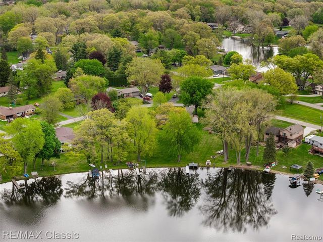 804 Bonita Drive, White Lake, MI 48383