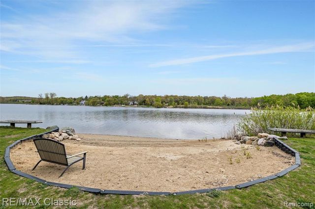 804 Bonita Drive, White Lake, MI 48383
