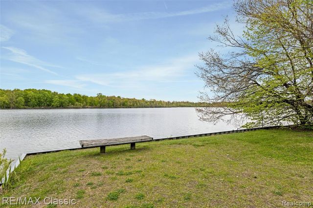 804 Bonita Drive, White Lake, MI 48383
