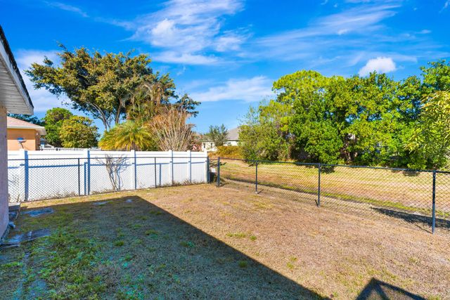 374 SW Kestor Drive, Port St. Lucie, Port St Lucie, FL 34953