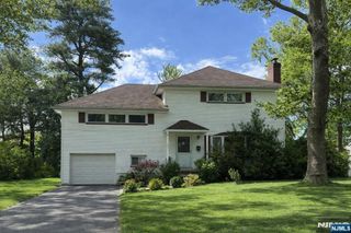 901 E Lawn Drive, Teaneck, NJ 07666