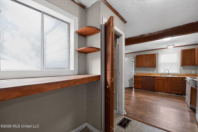 617 Woodbury Road, Jackson, MS 39206