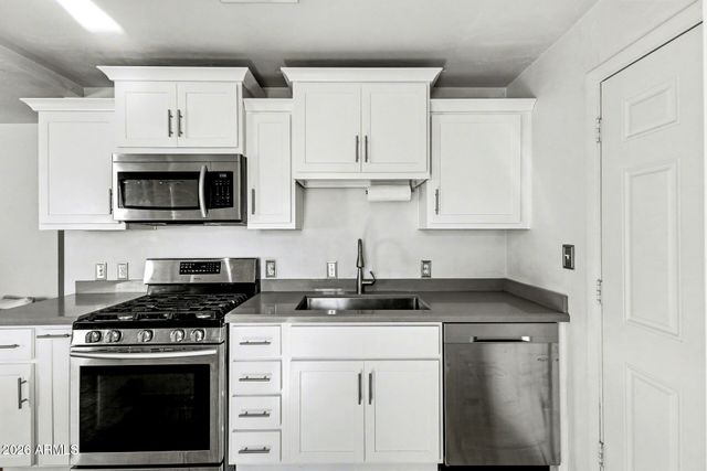 5225 N 8TH Place, Phoenix, AZ 85014