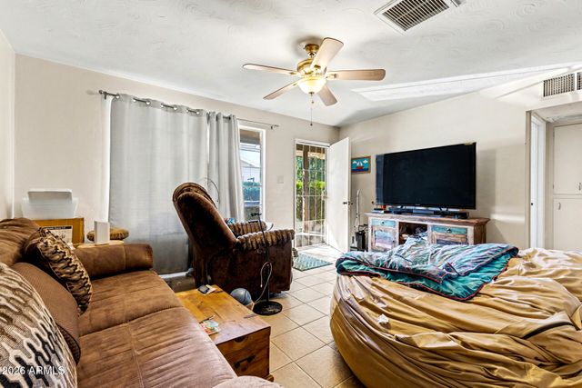 5225 N 8TH Place, Phoenix, AZ 85014