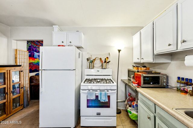 5225 N 8TH Place, Phoenix, AZ 85014