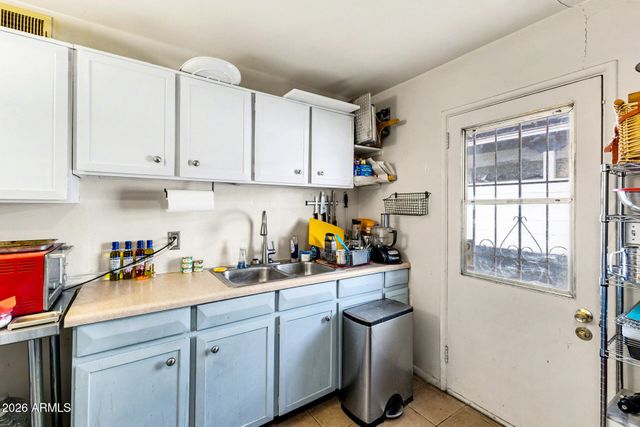 5225 N 8TH Place, Phoenix, AZ 85014