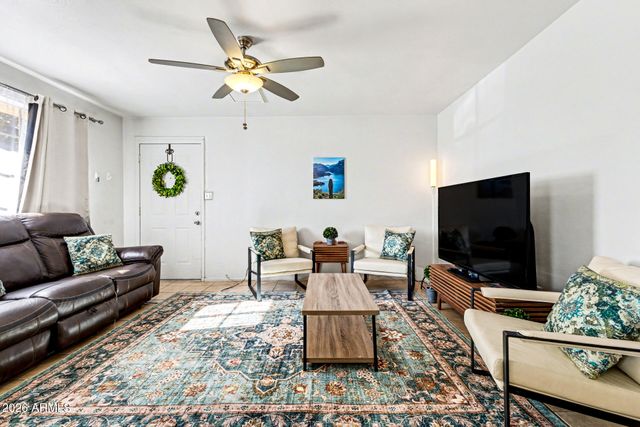 5225 N 8TH Place, Phoenix, AZ 85014