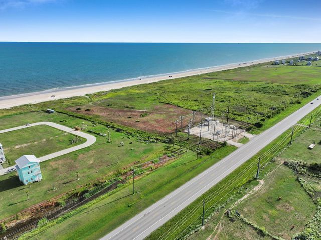 456 Highway 87, Gilchrist, TX 77617