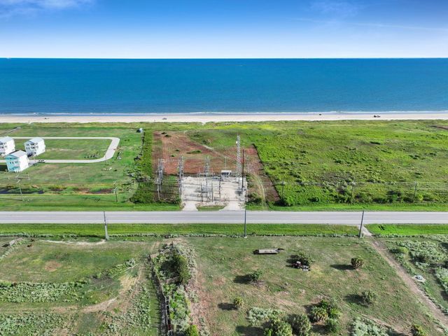 456 Highway 87, Gilchrist, TX 77617