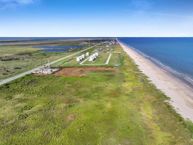 456 Highway 87, Gilchrist, TX 77617