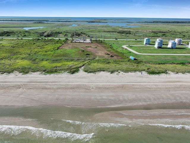 456 Highway 87, Gilchrist, TX 77617
