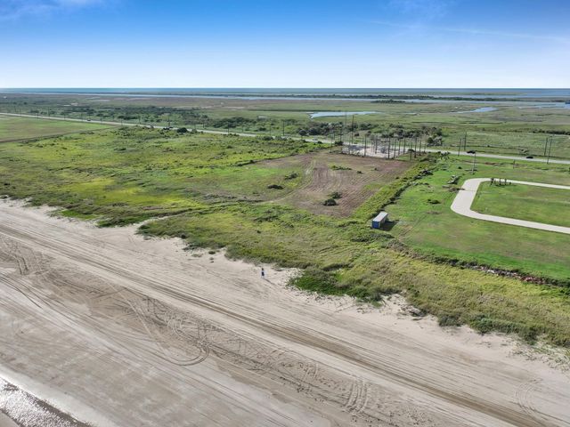 456 Highway 87, Gilchrist, TX 77617