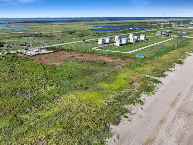 456 Highway 87, Gilchrist, TX 77617