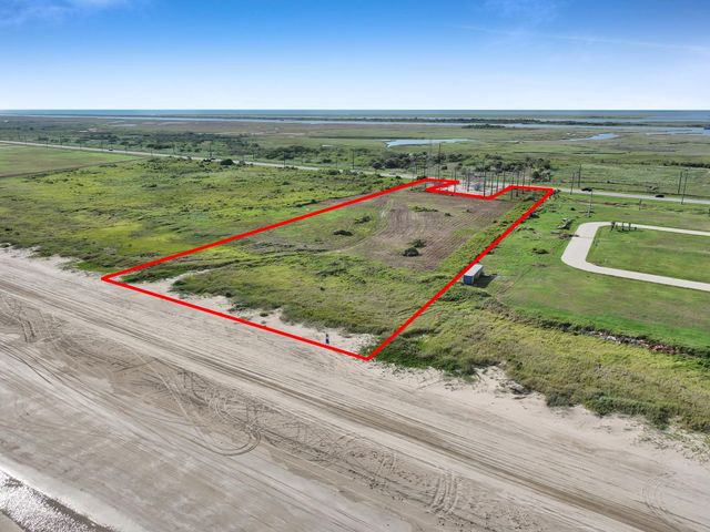 456 Highway 87, Gilchrist, TX 77617