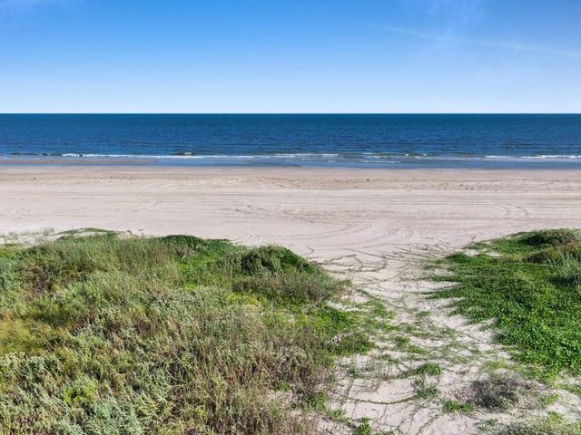 456 Highway 87, Gilchrist, TX 77617