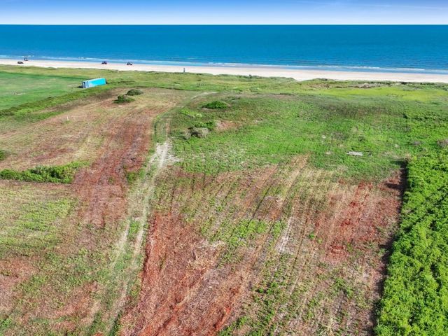 456 Highway 87, Gilchrist, TX 77617