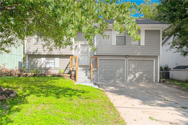 8904 NE 72nd Street, Kansas City, MO 64158