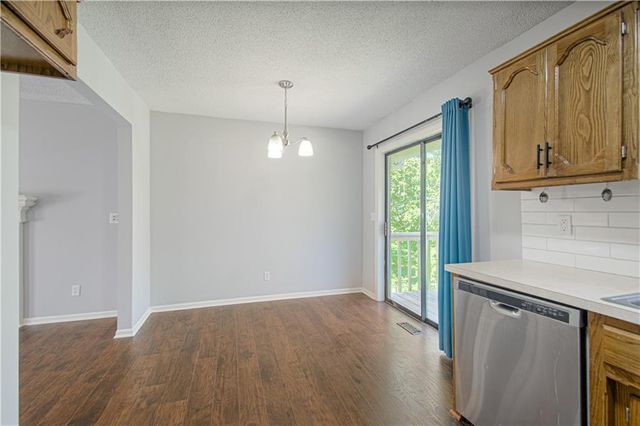 8904 NE 72nd Street, Kansas City, MO 64158