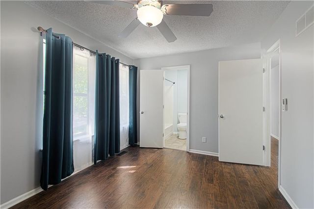 8904 NE 72nd Street, Kansas City, MO 64158