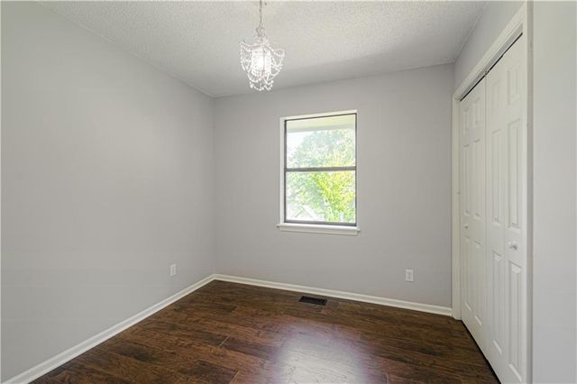 8904 NE 72nd Street, Kansas City, MO 64158