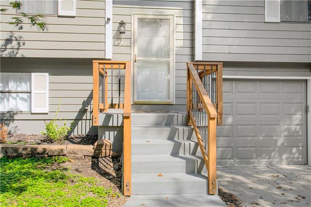 8904 NE 72nd Street, Kansas City, MO 64158