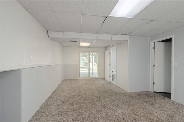 8904 NE 72nd Street, Kansas City, MO 64158