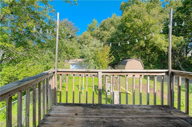 8904 NE 72nd Street, Kansas City, MO 64158