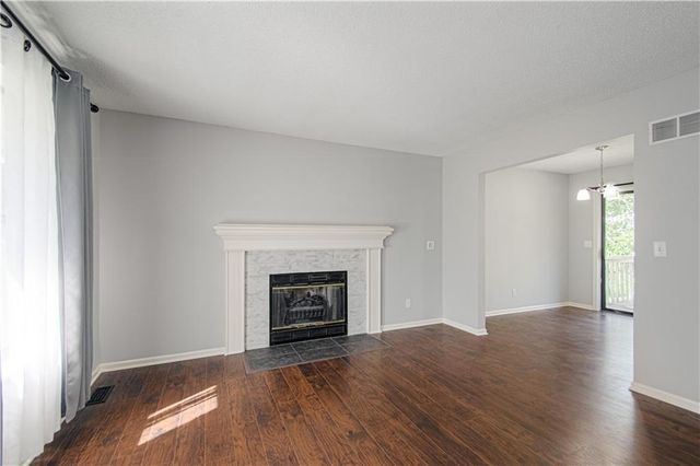 8904 NE 72nd Street, Kansas City, MO 64158