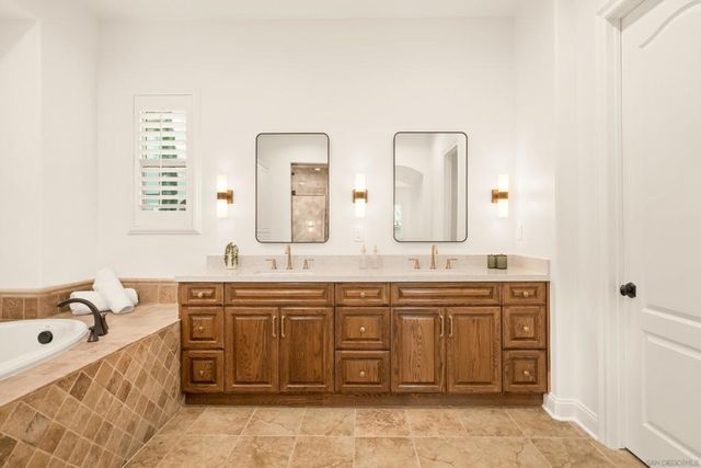7175 Sitio Caballero, Carlsbad, CA 92009
