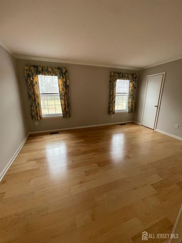 18 Pond View Drive, Plainsboro, NJ 08536