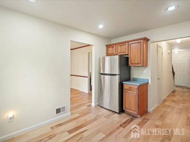 18 Pond View Drive, Plainsboro, NJ 08536