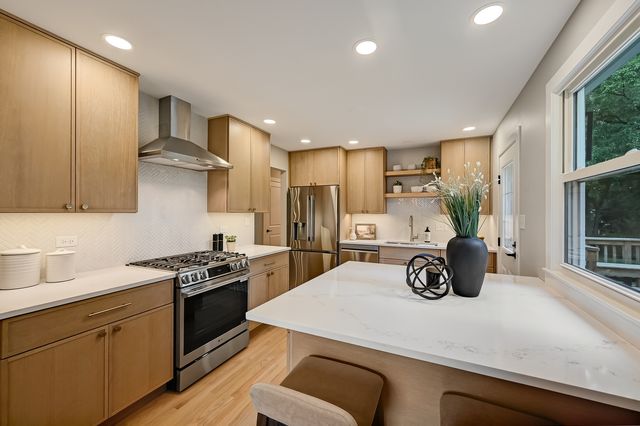 1030 71st Street, Darien, IL 60561