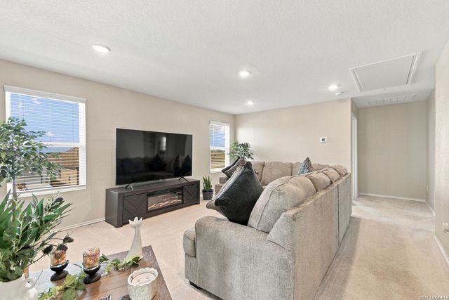 8650 EAGLE HILL MDW, San Antonio, TX 78222