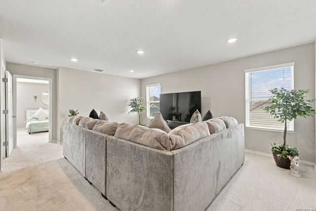 8650 EAGLE HILL MDW, San Antonio, TX 78222