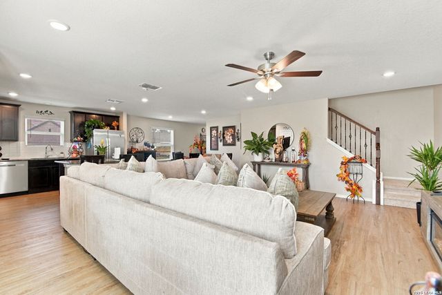 8650 EAGLE HILL MDW, San Antonio, TX 78222