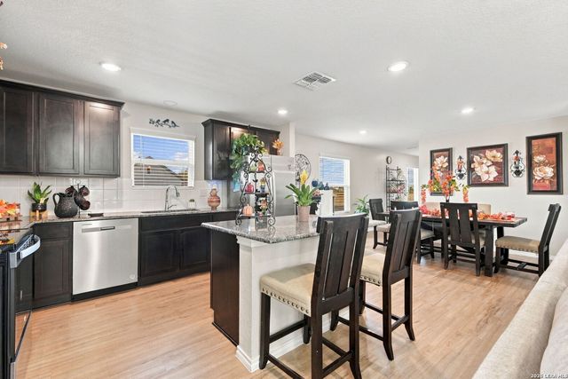 8650 EAGLE HILL MDW, San Antonio, TX 78222