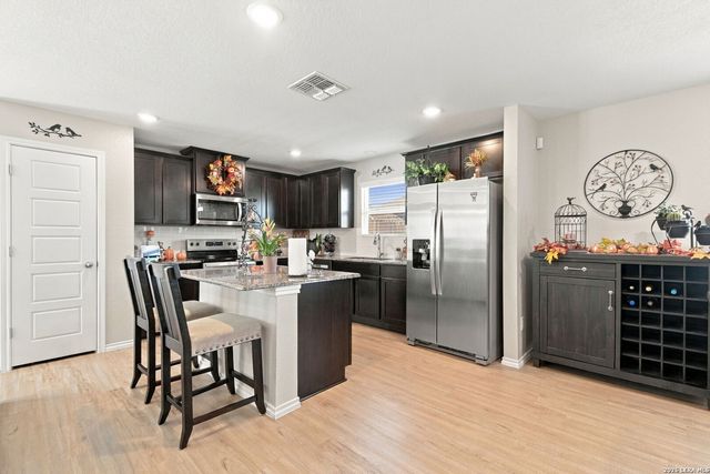 8650 EAGLE HILL MDW, San Antonio, TX 78222