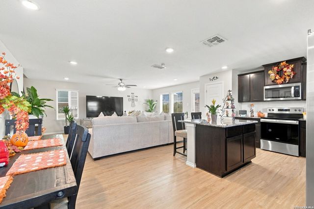 8650 EAGLE HILL MDW, San Antonio, TX 78222