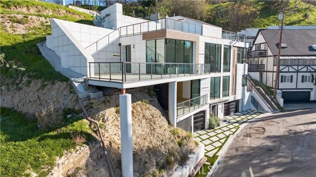 4016 Oakfield dr, Sherman Oaks, CA 91423