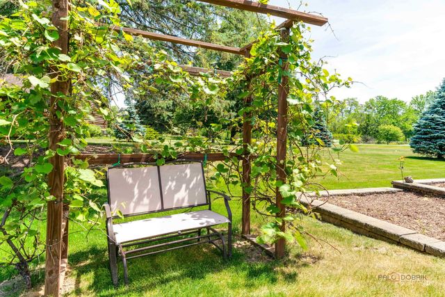 126 Schooner Lane, Lake Barrington, IL 60010