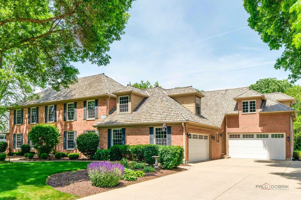 Image 2 of property listing at 126 Schooner Lane, Lake Barrington, IL 60010