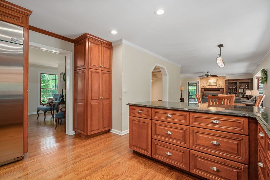 Image 11 of property listing at 126 Schooner Lane, Lake Barrington, IL 60010