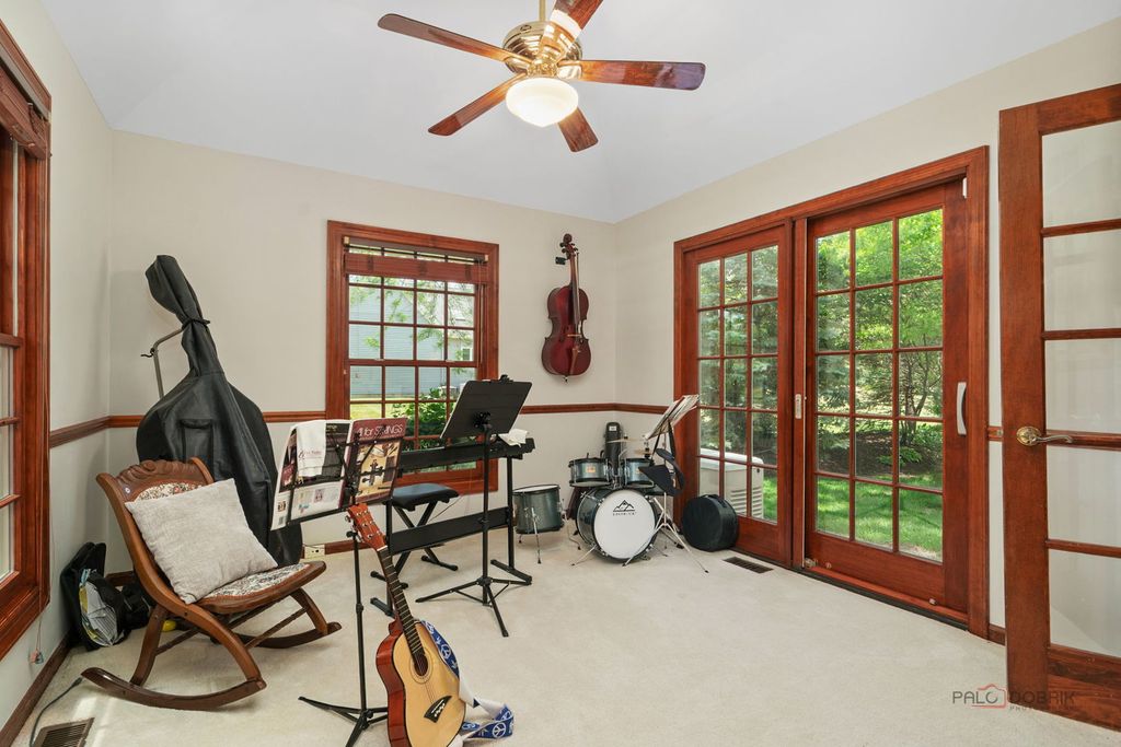 Image 14 of property listing at 126 Schooner Lane, Lake Barrington, IL 60010