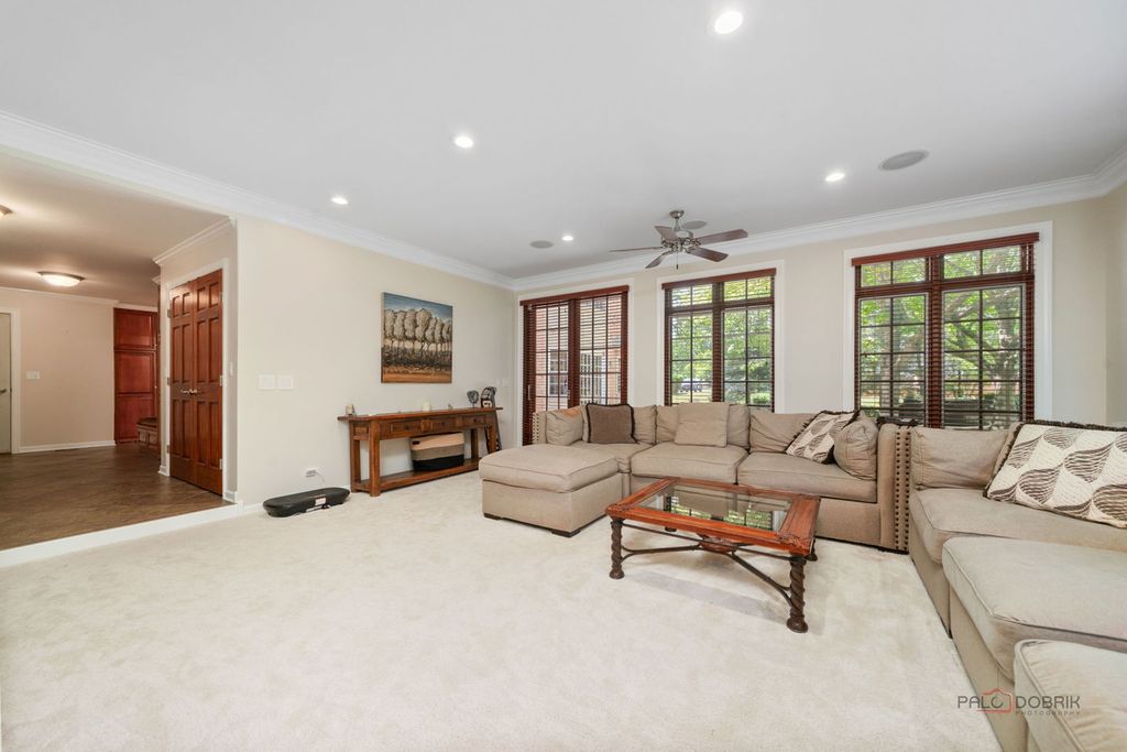 Image 16 of property listing at 126 Schooner Lane, Lake Barrington, IL 60010
