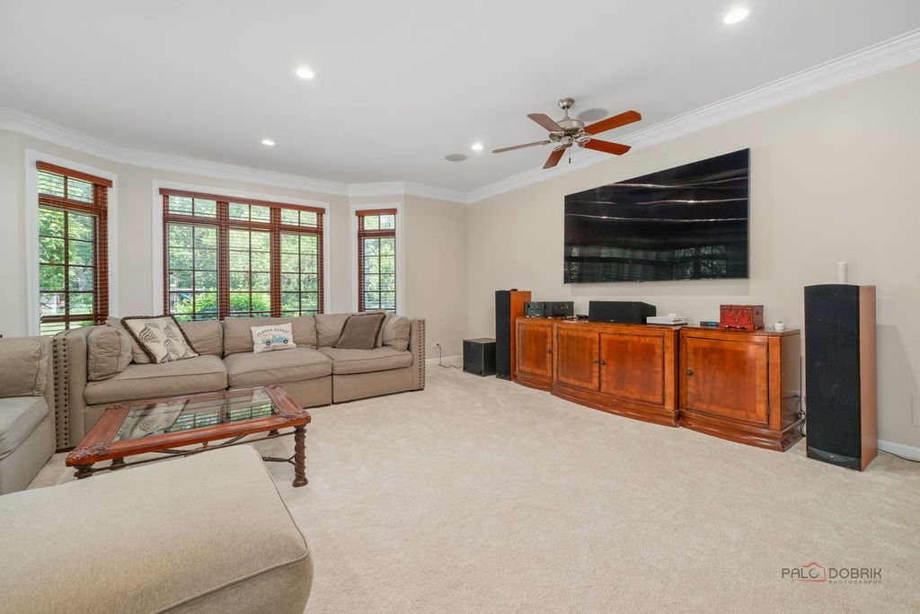 Image 17 of property listing at 126 Schooner Lane, Lake Barrington, IL 60010
