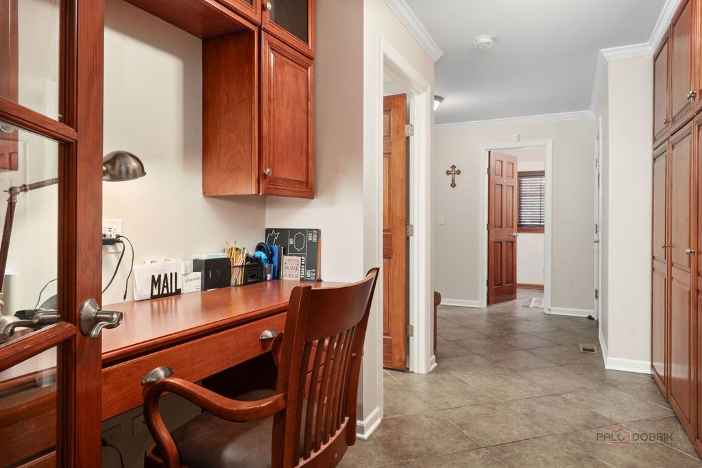 Image 18 of property listing at 126 Schooner Lane, Lake Barrington, IL 60010